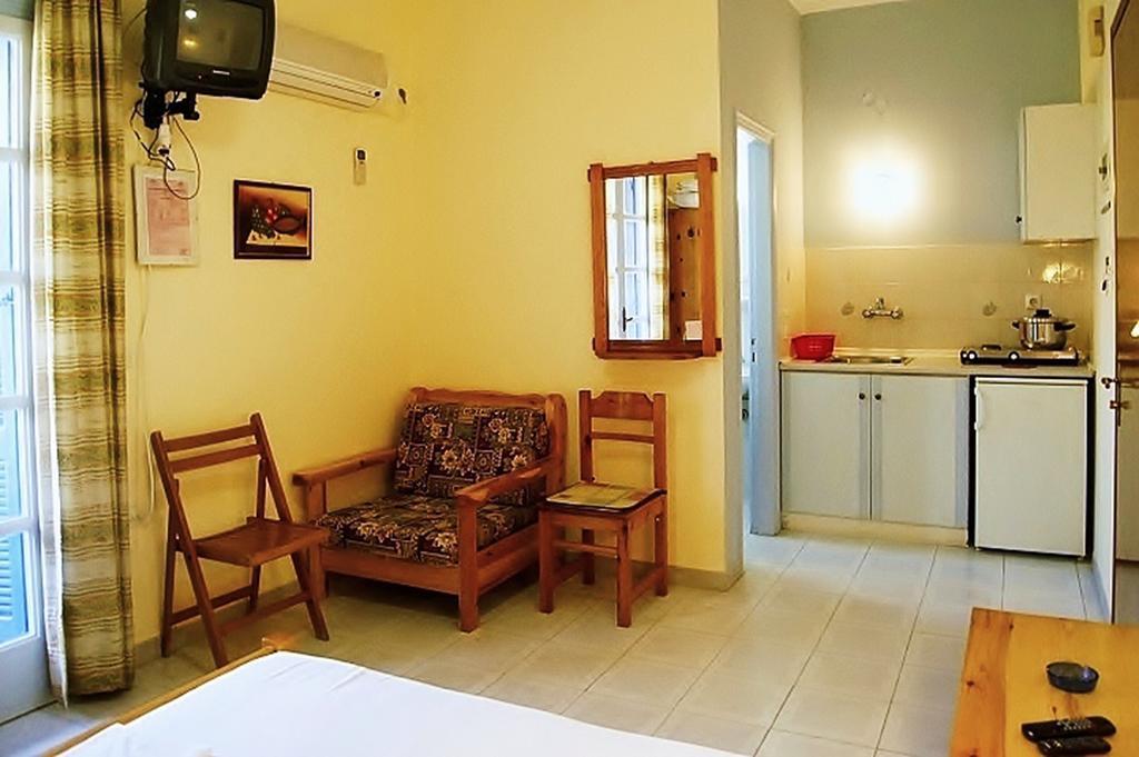 Idroussa Apartment Баци Стая снимка