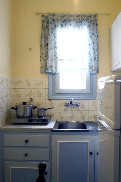 Idroussa Apartment Баци Стая снимка