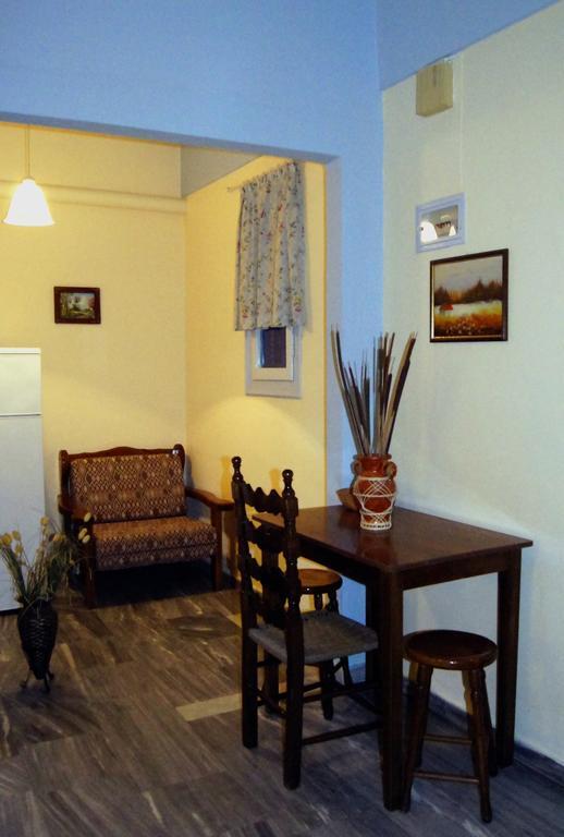 Idroussa Apartment Баци Стая снимка