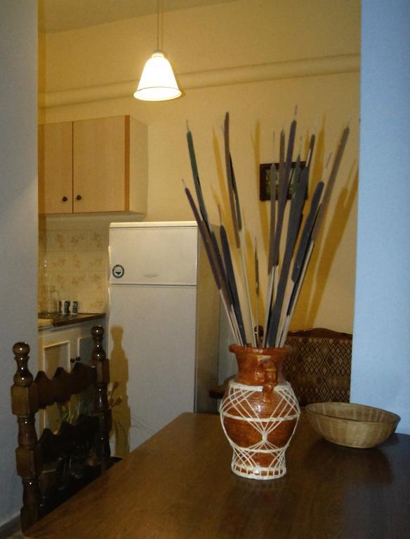 Idroussa Apartment Баци Стая снимка