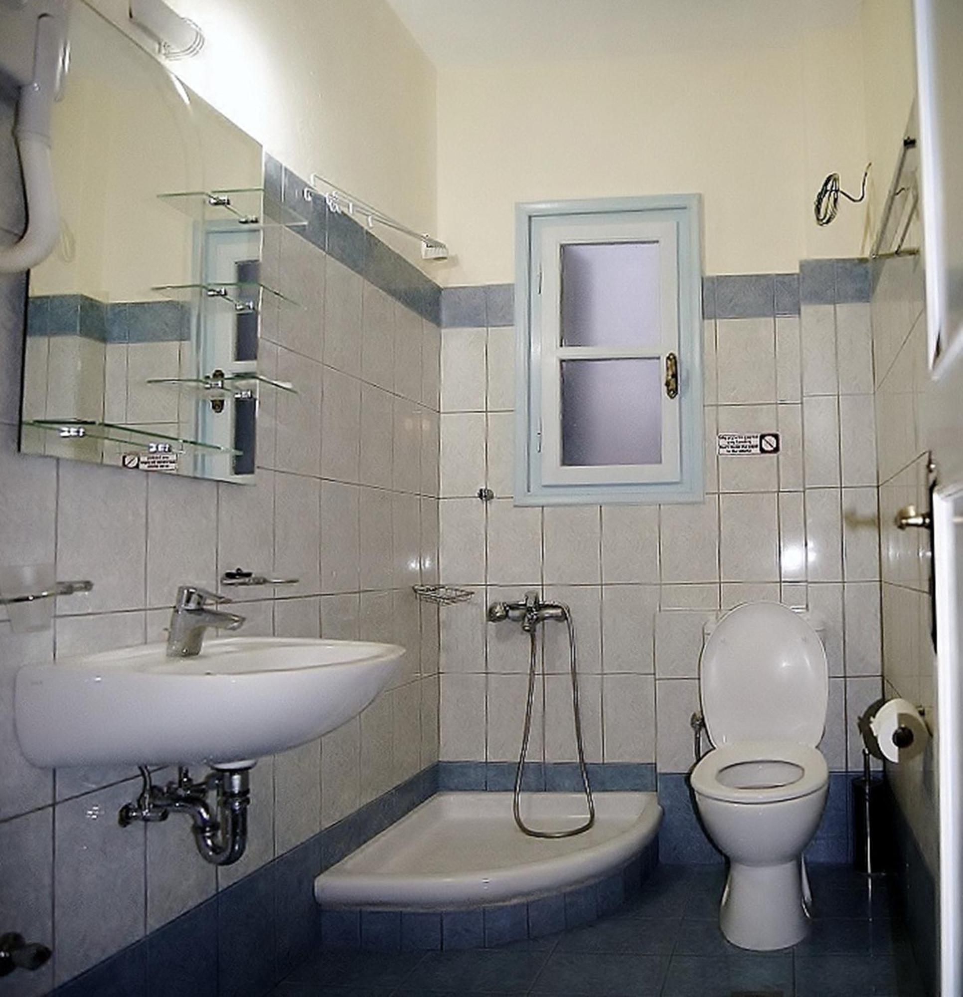Idroussa Apartment Баци Стая снимка