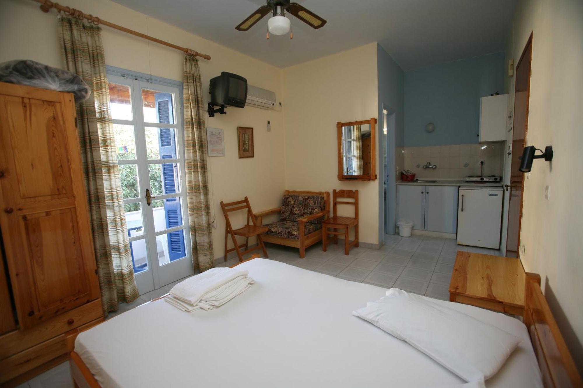 Idroussa Apartment Баци Стая снимка